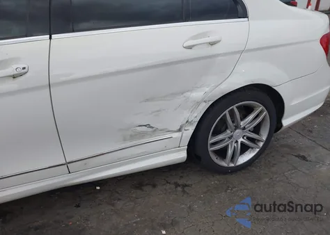 2012 Mercedes-Benz C 300 Luxury 4Matic/Sport 4Matic из США, поврежденный, VIN WDDGF8BB7CA656100